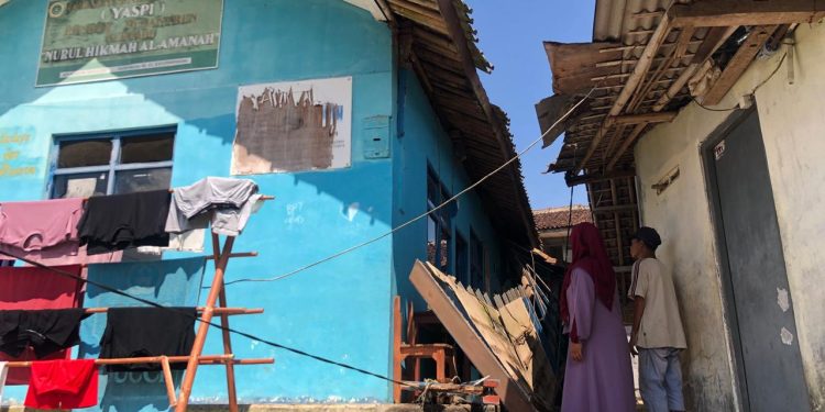 Atap MD Nurul Hikmah Gunungguruh Ambruk KBM Lumpuh Total, Guru Galau Abadi