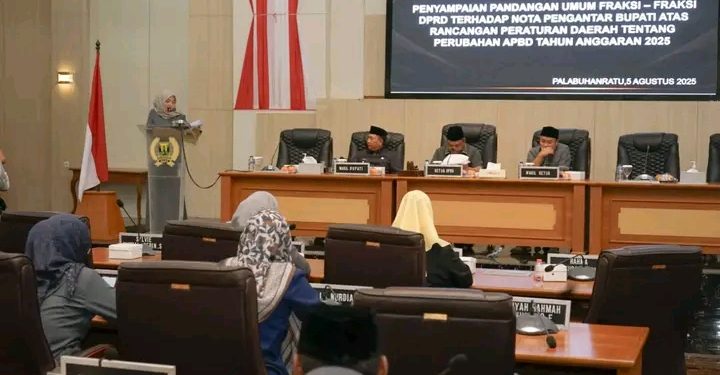 Budi Azhar Mutawali Pimpin Paripurna DPRD Agenda Penyampaian Pandangan Umum Fraksi Terhadap Nota Pengantar Bupati Sukabumi