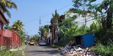 Warga Sriwidari Keluhkan Kondisi TPSS di Jl Aminta Azmali, Tumpukan Sampah Tak Kunjung di Angkut Petugas