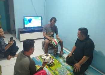 Ketua DPRD Kab. Sukabumi Budi Azhar Sambangi Sandi Pengrajin Bola Difabel