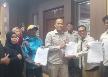 Puluhan Ketua RW Se-Kota Sukabumi Gerudug Kantor DPRD Kota Sukabumi, Ada Apa Ya?