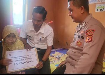 Ahli Waris Alm. Engkos Linmas Desa Sasagaran Sumringah Dapat Santunan Kematian BPJS Ketenagakerjaan