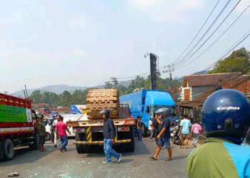 Rem Truk Trailer Diduga Blong, Enam Kendaraan Terlibat Tabrakan Beruntun di Tanjakan Pamuruyan Cibadak
