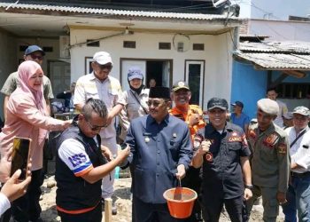 Bupati Sukabumi Letakan Bantu Pertama Bantuan Rumah Terdampak Bencana Banjir Bandang di Gumelar Palabuanratu