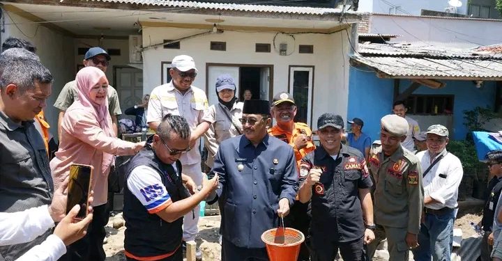 Bupati Sukabumi Letakan Bantu Pertama Bantuan Rumah Terdampak Bencana Banjir Bandang di Gumelar Palabuanratu