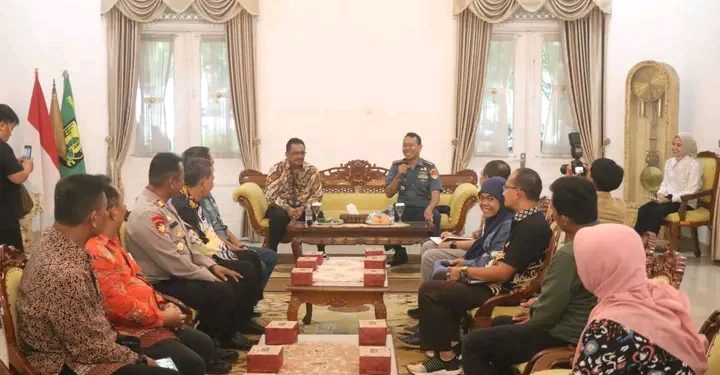 Bahas Giat Baksos, Bupati Sukabumi Terima Kunker Komandan Pangkalan TNI AL Bandung
