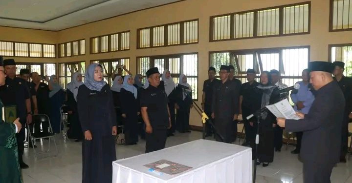 Lantik Kepala Sekolah Di Lingkungan Disdik, Wabup Tegaskan Pendidikan Karakter dan Akhlak Mulia