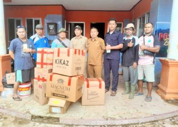 Banjir Bandang Melanda Warga Desa Cikahuripan Cisolok, Dinas Perikanan Kab. Sukabumi Distribusikan Bantuan