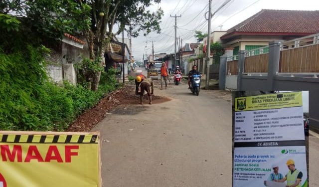 Dinas PU Gercep Realisasikan Perbaikan Jalan Babakan-Cipendey, Kades Cibentang Apresiasi