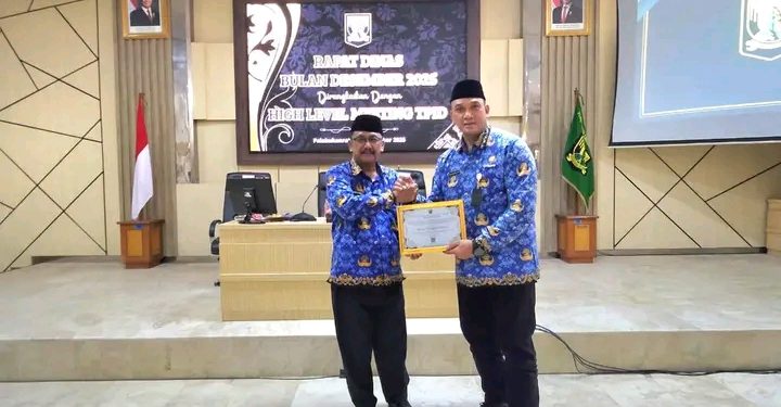 Bupati Sukabumi Berikan Pernghargaan Kepada Bapenda Sebagai Pengelolaan Kearsipan Terbaik