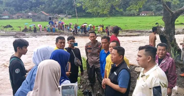 Wabup Sukabumi dan Ketua Komisi II DPRD Pastikan Mitigasi di Desa Loji Berjalan Baik
