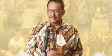 Toreh Penghargaan Pemda Penggerak Wisata Geopark Kelas Dunia DetikJabar Awards 2025, Bupati Sukabumi Sampaikan Ini