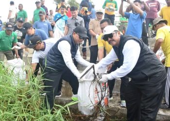 Bupati Sukabumi Komandoi Aksi Bersih Bersih Pantai, Komitmen Jaga Kebersihan dan Kenyamanan Fasilitas Umum