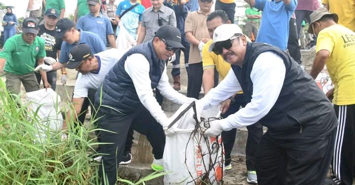 Bupati Sukabumi Komandoi Aksi Bersih Bersih Pantai, Komitmen Jaga Kebersihan dan Kenyamanan Fasilitas Umum