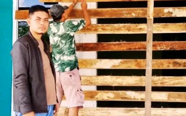 Mengaku Belum Dibayar, Kontraktor Lokal Kecewa Segel Gedung MUI Kab. Sukabumi