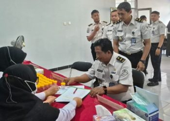 Peringati HBP 2026 Petugas Lapas Kelas IIA Warungkiara di Tes Urine, Ini Kata Kalapas