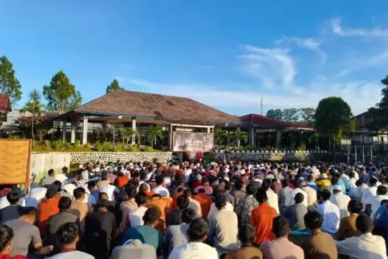 Lapas Kelas IIA Warungkiara Distribusikan Ribuan Daging Kurban, Warga Binaan dan Masyarakat Sumringah