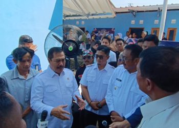 Menteri Imipas RI Sambangi Penerima Manfaat Bedah Rumah di Warungkiara