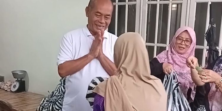 Brigjen TNI Rabimin S.IP Berbagi Kebahagian Dengan Salurkan Paket Sembako, Ratusan Warga Satuduit Sumringah