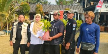 Dinas Perikanan Kab. Sukabumi Distribusikan Bantuan Ratusan Bibit Mangrove