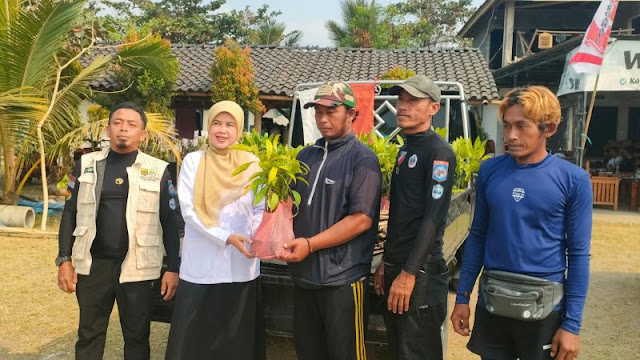 Dinas Perikanan Kab. Sukabumi Distribusikan Bantuan Ratusan Bibit Mangrove