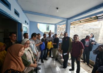 Dinsos Kab. Sukabumi Gercep Bantu Para Korban Kebakaran di Desa Cikahuripan