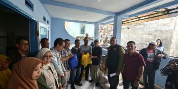 Dinsos Kab. Sukabumi Gercep Bantu Para Korban Kebakaran di Desa Cikahuripan