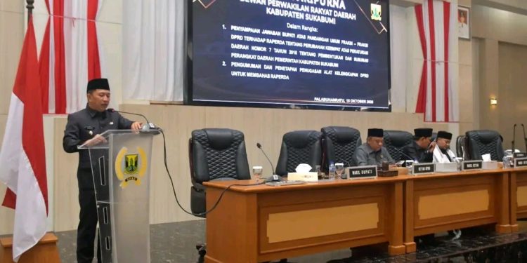 Dalam Rapat Paripurna DPRD, Pemkab Sukabumi Sampaikan Strategi Penataan Perangkat Daerah